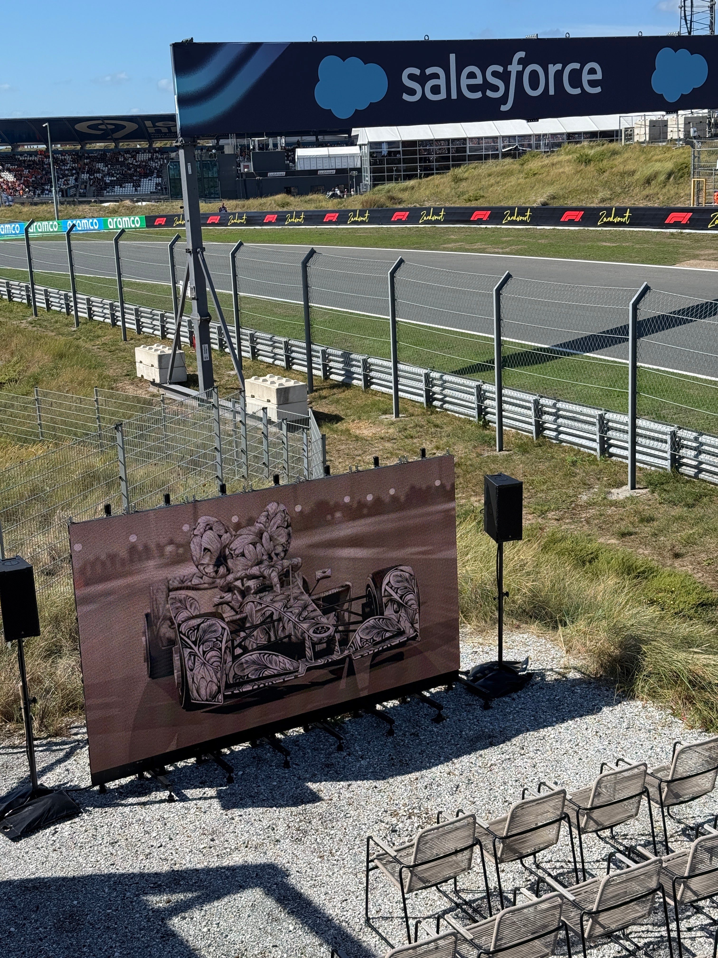 Marcel van Luit creates newest painting Elan live at Formula 1 Heineken Dutch Grand Prix Zandvoort 2025